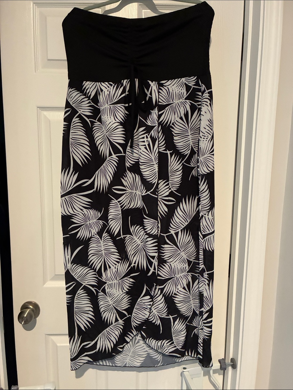 Black & White Palm-Print Strapless Swim Cover-Up Dress